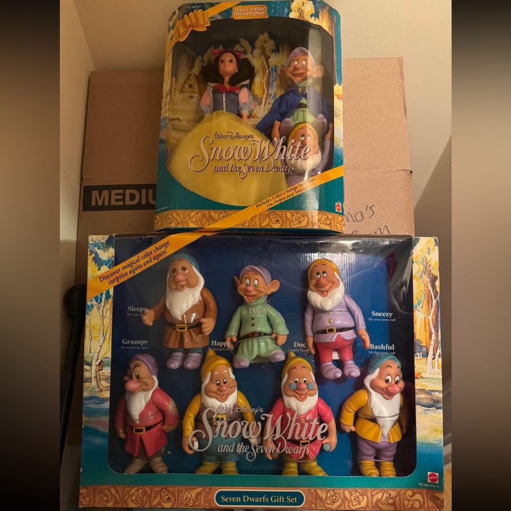 Disney Snow White Doll with 7 Dwarfs Set NIB